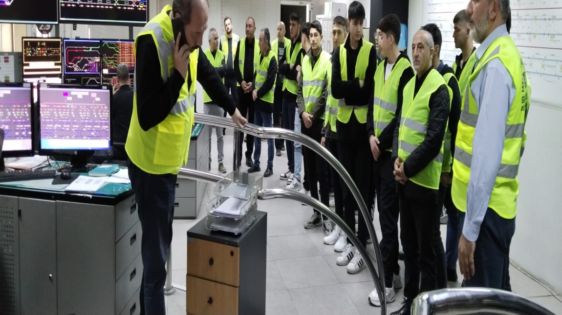 Okulumuz SİMEP Endüstriyel Bakım Onarım 11. Sınıf Öğrencileri Ankara Metrosu Macunköy Raylı Sistemler İşletmesine Teknik Gezi Düzenledi.