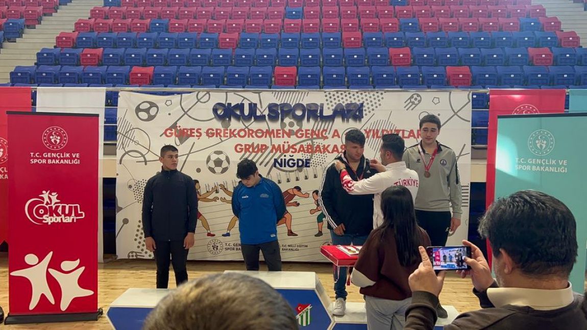 Öğrencimiz Ömer VAROL Türkiye Güreş Şampiyonasına Katılmaya Hak Kazandı.